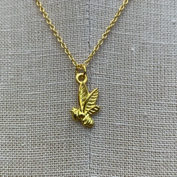 NWT Sterling Silver Plated Chain & Bee Alloy Metal Charm Necklace - Picture 7 of 10